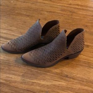 Steve Madden booties size 8